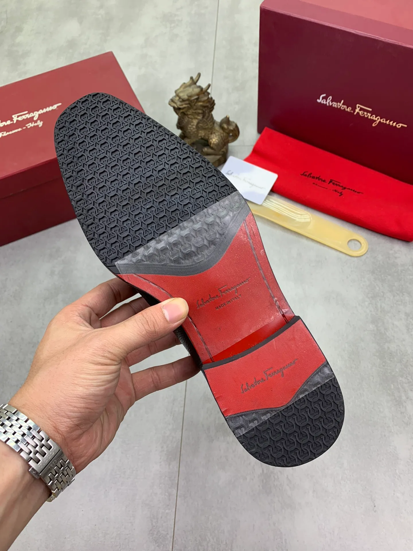 Men's men's shoes💰P460💰[New model]🆘 Water-dyed cow lining [Ferragamo] Ferragamo's latest men's over-the-foot business leather shoes🇨🇳Official website original 1:1 molding💯The first layer is made of Italian imported calfskin➕Luxurious genuine cowhide lining, soft and comfortable🌴High-end atmosphere, the first choice for high-grade men🍍38-45 Black Brown🉑️Select